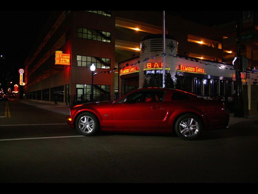  Ford Mustang GT 2005 года  (фото 40 из 209)